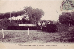 Carte postale - Course d'obstacle au champ de course de Colombes.