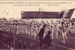 Carte postale des Jeux Olympique 1924 - Défilé des athlètes français.